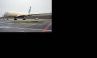 Photo : le 1er A350 sort de son hangar, quip de ses ailes