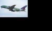 Le 1er Airbus A380 destin  Qatar Airways dcolle