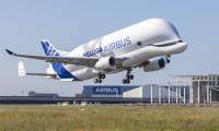 Le BelugaXL d'Airbus décolle pour la première fois