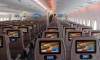 Emirates juge irréaliste la distanciation physique à bord des avions