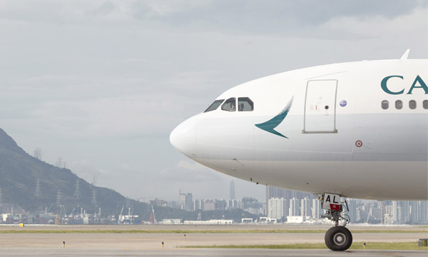 Le groupe Cathay Pacific perd entre 1,5 et 2 milliards de dollars hongkongais par jour
