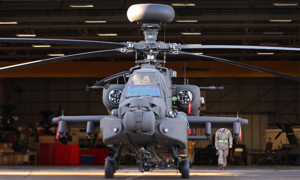 La dernière génération d'hélicoptères Apache se déploie au Royaume-Uni
