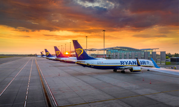 Ryanair divise ses pertes par trois et espère être rentable en 2022-2023