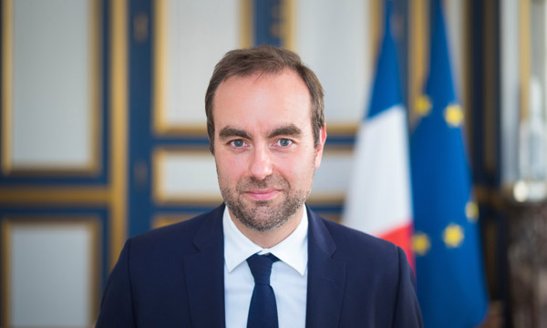 Sébastien Lecornu devient le nouveau ministre de la Défense 
