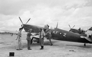 Des Spitfire britanniques dterrs du sol birman