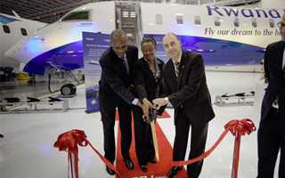 RwandAir reoit son 1er CRJ900 NextGen