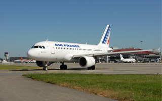Air France dment la fermeture des bases province