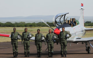 Photo : Le Botswana met en service ses PC-7 MkII
