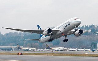 La FAA donne le feu vert aux nouveaux essais de batteries sur le Boeing 787