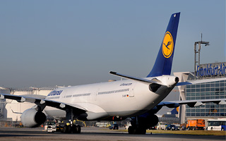 Un A330 de Lufthansa traverse lAtlantique aprs un tail strike