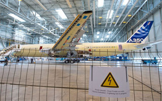 Premiers essais de conductivité électrique pour l’Airbus A350 à Toulouse