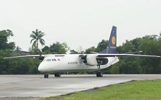 Myanma Airways cloue ses MA60 au sol