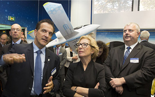 EADS expose ses innovations  Suresnes