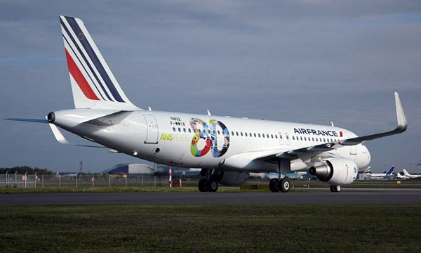 Photo : un Airbus A320 dAir France aux couleurs des 80 ans