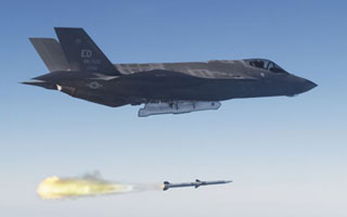 Le F-35A tire son premier missile