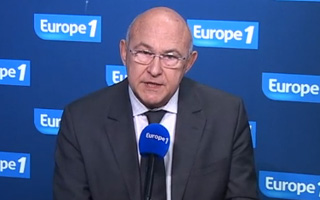 Michel Sapin juge inacceptables les suppressions d'emplois d'EADS en France