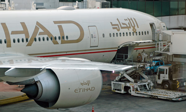 AFI KLM E&M repeint 5 Boeing 777-200LR destins  Etihad