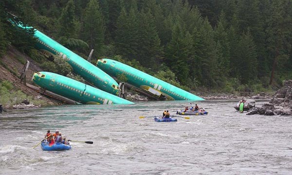 Un draillement endommage des fuselages de Boeing 737