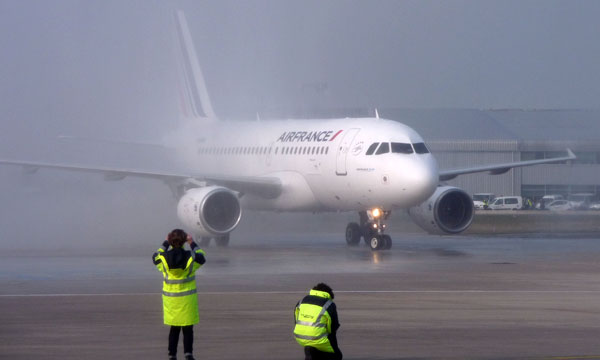 Le 1er Airbus A319 reconfigur dAir France atterrit  CDG
