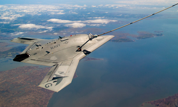 Le X-47B, premier drone à réussir un ravitaillement en vol