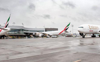Emirates rceptionne le mme jour trois Boeing 777 et un Airbus A380
