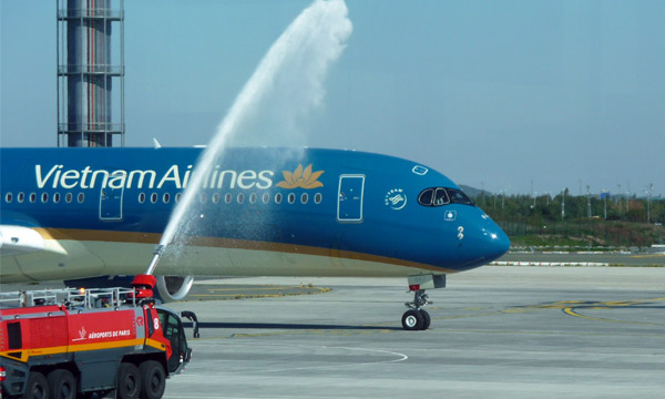 LAirbus A350 de Vietnam Airlines se pose  Roissy CDG