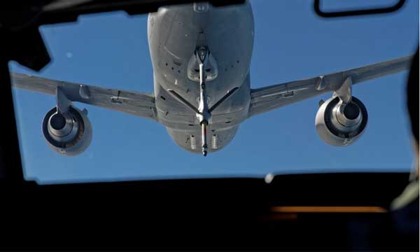 Les AWACS franais ravitaills par des KC-767 et KC-10