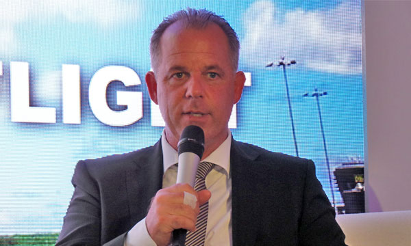 Martin Gauss, CEO d'airBaltic : le remplacement des Q400 « se joue entre Embraer et le CSeries de Bombardier »