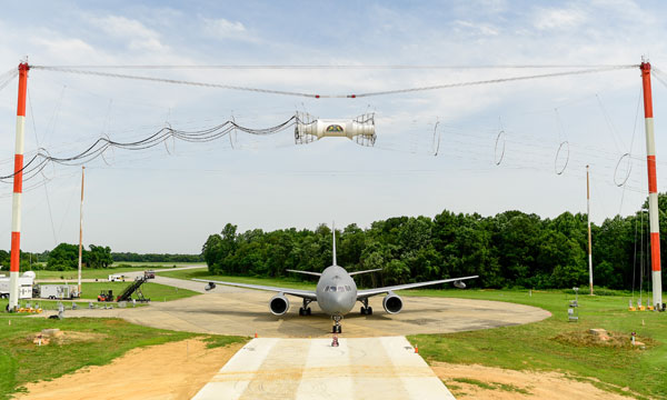 Boeing achve les essais lectromagntiques du KC-46