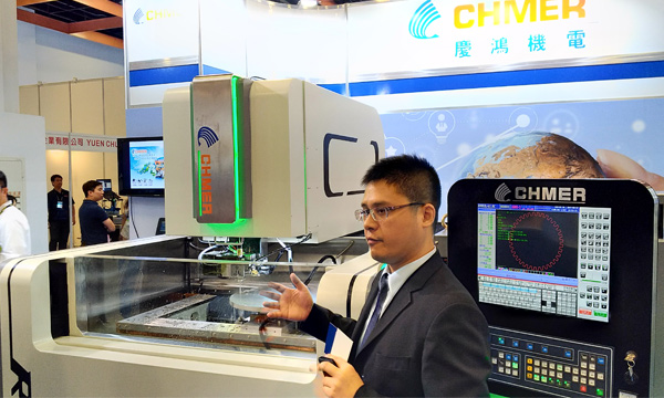 CHMER dévoile une nouvelle machine EDM bien positionnée pour l'usine aéronautique 4.0