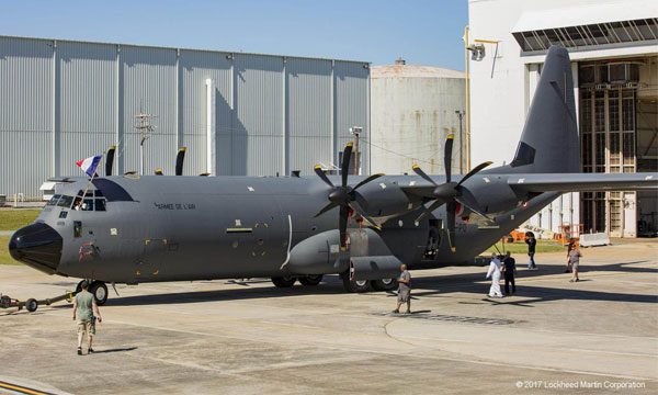 Roll-out du premier C-130J franais