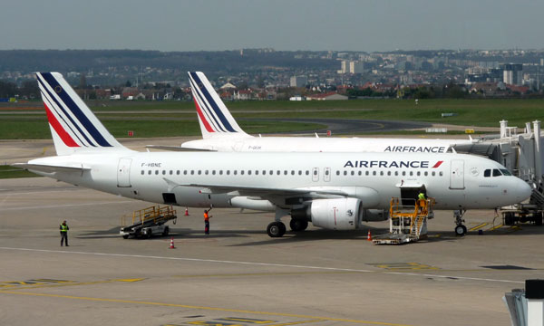 La grve, cadeau des syndicats d'Air France et de la SNCF aux compagnies low-cost en France