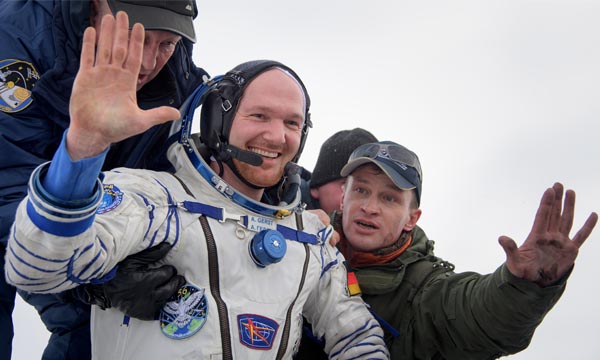 Trois astronautes de l'ISS de retour sur Terre aprs une mission marque par des incidents