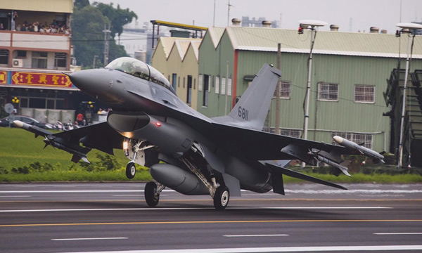 Vente de 66 nouveaux F-16 à Taïwan : Pékin promet de sanctionner des entreprises américaines