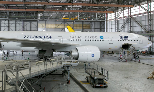 Le Boeing 777-300ERSF de GECAS et IAI sur des rails, les modifications démarrent dans deux mois 