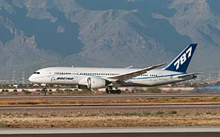 Boeing suspend les essais en vol des 787