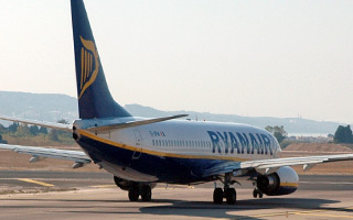 Un 737 de Ryanair atterrit sur un taxiway  Cagliari