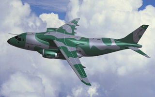 Salon du Bourget : Boeing participera  la commercialisation du KC-390 dEmbraer