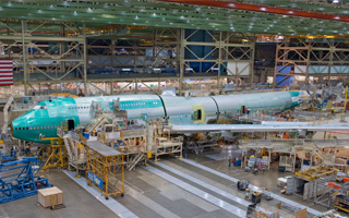 Boeing assemble le fuselage du premier 747-8I