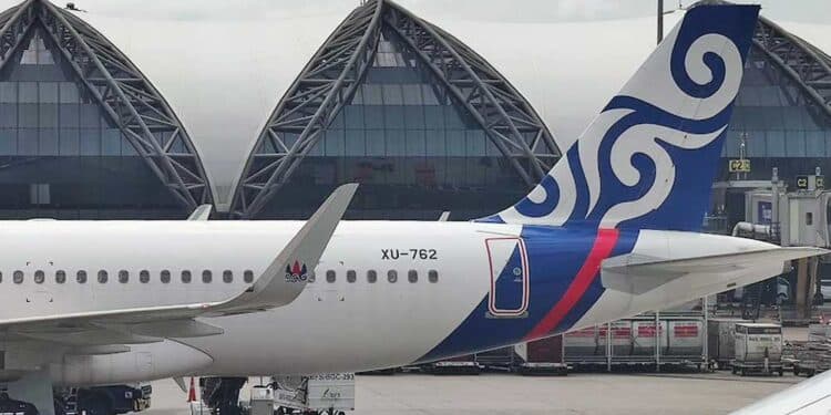 Un Airbus A320 de Cambodia Airways à Bangkok. Photo © Le Journal de l'Aviation - tous droits réservés