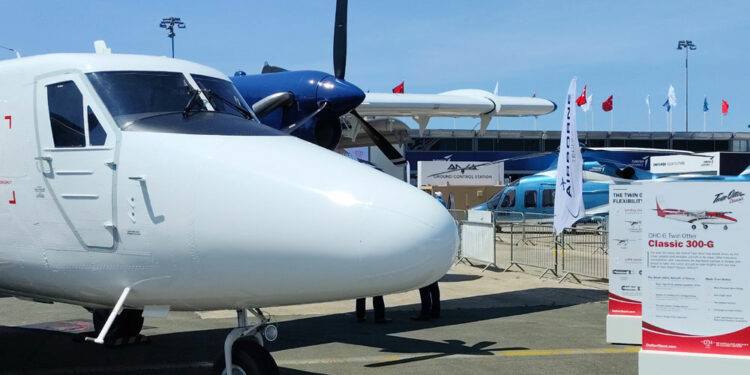 De Havilland Canada avait apporté le premier Twin Otter 3006-G de série au salon du Bourget en juin dernier. Cet exemplaire est destiné à la compagnie suisse Zimex. © Le Journal de l'Aviation - tous droits réservés