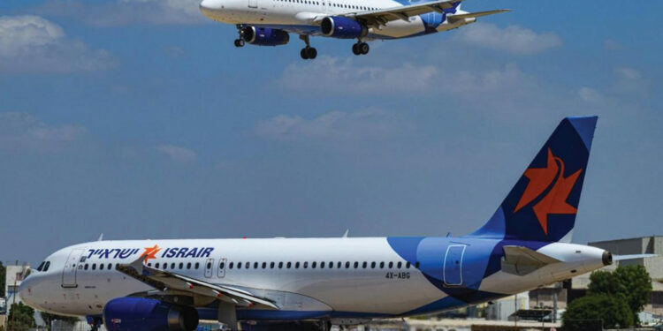Israir aligne déjà 9 Airbus A320. Photo Copyright Israir