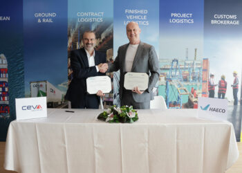 Olivier Boccara, responsable régional APAC, CEVA Logistics et Christian Pinter, directeur général des achats du groupe HAECO.  Copyright CEVA Logistics