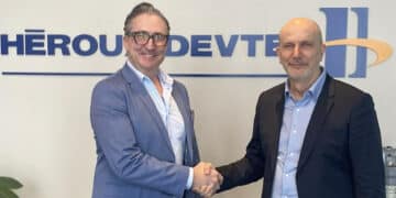 Marc-Olivier Gagnon, vice-président, Ingénierie et Support Produit, Héroux-Devtek et Laurent Bouissou, Directeur Général chez Antavia AMETEK MRO