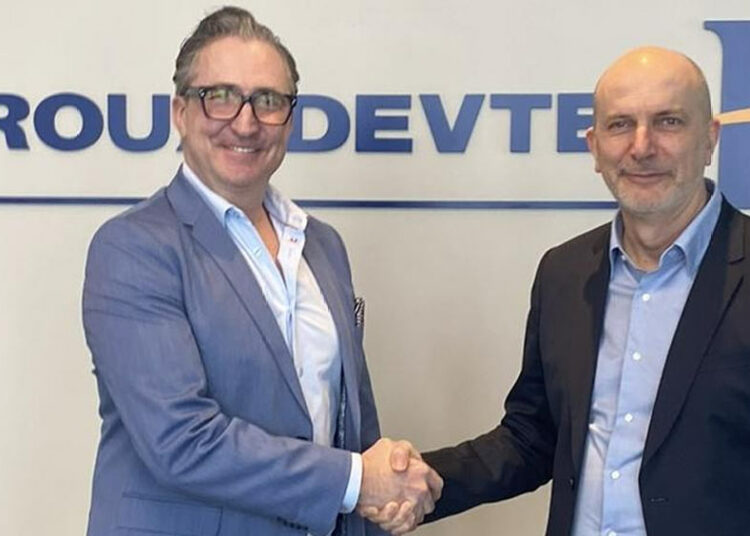 Marc-Olivier Gagnon, vice-président, Ingénierie et Support Produit, Héroux-Devtek et Laurent Bouissou, Directeur Général chez Antavia AMETEK MRO