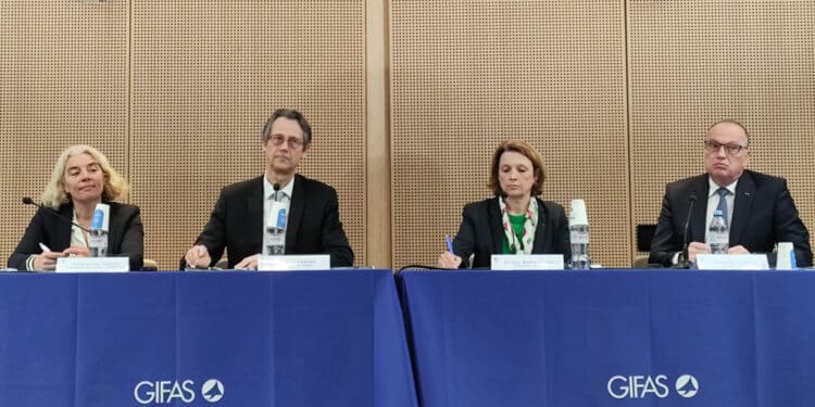 De gauche à droite : Clémentine Gallet, présidente du comité Aéro-PME ; Olivier Andriès, président du GIFAS ; Hélène Moreau-Leroy, présidente du GEADS ; et Frédéric Parisot, délégué général du GIFAS. © Le Journal de l'Aviation - tous droits réservés