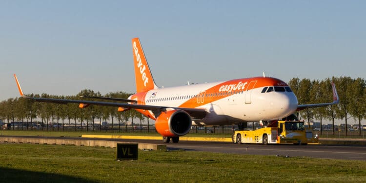 © easyJet