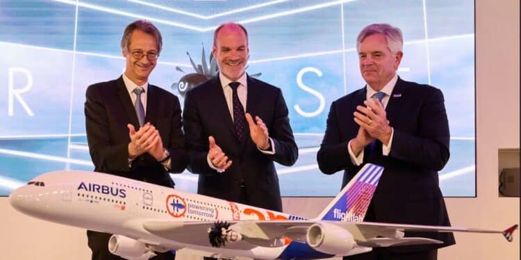 Olivier Andriès (Directeur général du groupe  Safran), Lars Wagner (Directeur général d’Airbus Commercial Aircraft) et Larry Culp (PDG de GE Aerospace). Photo Copyright CFM International.