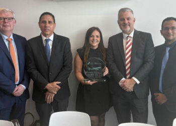 De gauche à droite : Barry Flannery, CCO de SMBC Aviation Capital ; Sandy Benoiton, CEO d'Air Seychelles ; Ellen Sadlier, VP Airline Marketing de SMBC Aviation Capital ; Charles Johnson, CCO d'Air Seychelles ; et Tyrian Zarqani Gendron, CFO d'Air Seychelles. © SMBC Aviation Capital
