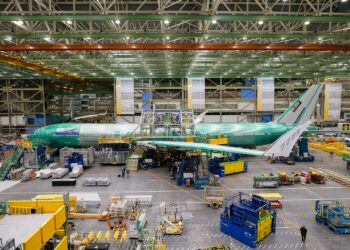 Le premier Boeing 777-9 initialement destiné à Lufthansa en assemblage final à Everett en février 2019. Photo Rolf Bewersdorf / Lufthansa